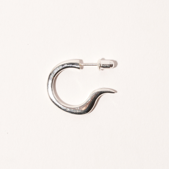 ナストイズピアス