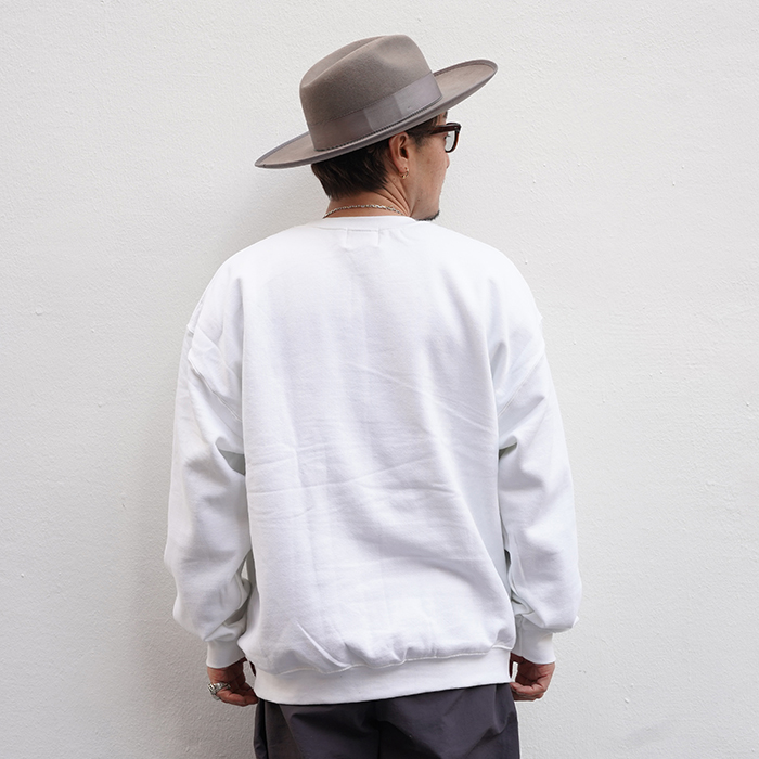 限定】BUDDY JOKES×AMERICAN WANNABE「AMERICAN JOKES C/N SWEAT / WHITE」クルーネックスウェット 限定】BUDDY JOKES×AMERICAN WANNABE「AMERICAN JOKES C/N SWEAT / WHITE」クルーネックスウェット